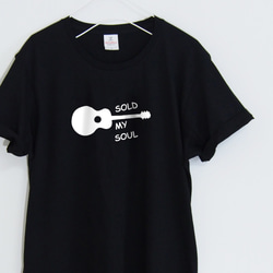 ギターの大人デザイン【ブラック】ユニセックス ケイブマン オリジナル クルーネックTシャツ 1枚目の画像