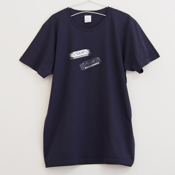 ブルースハープのTシャツ【ネイビー】 ユニセックス 半袖クルーネックTシャツ 2枚目の画像