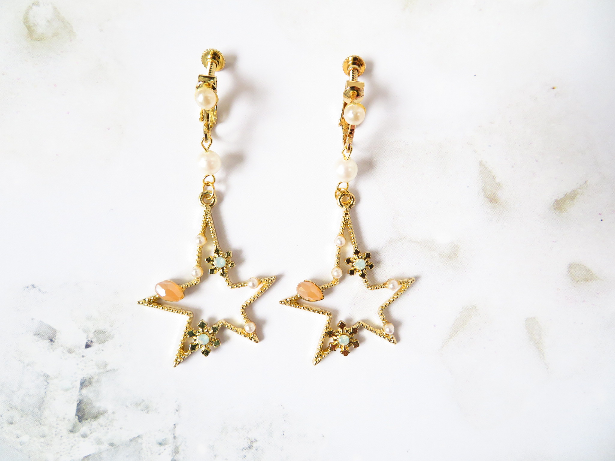 108 月と星のキラキラ✨ハンドメイドアクセサリーピアスorイヤリング