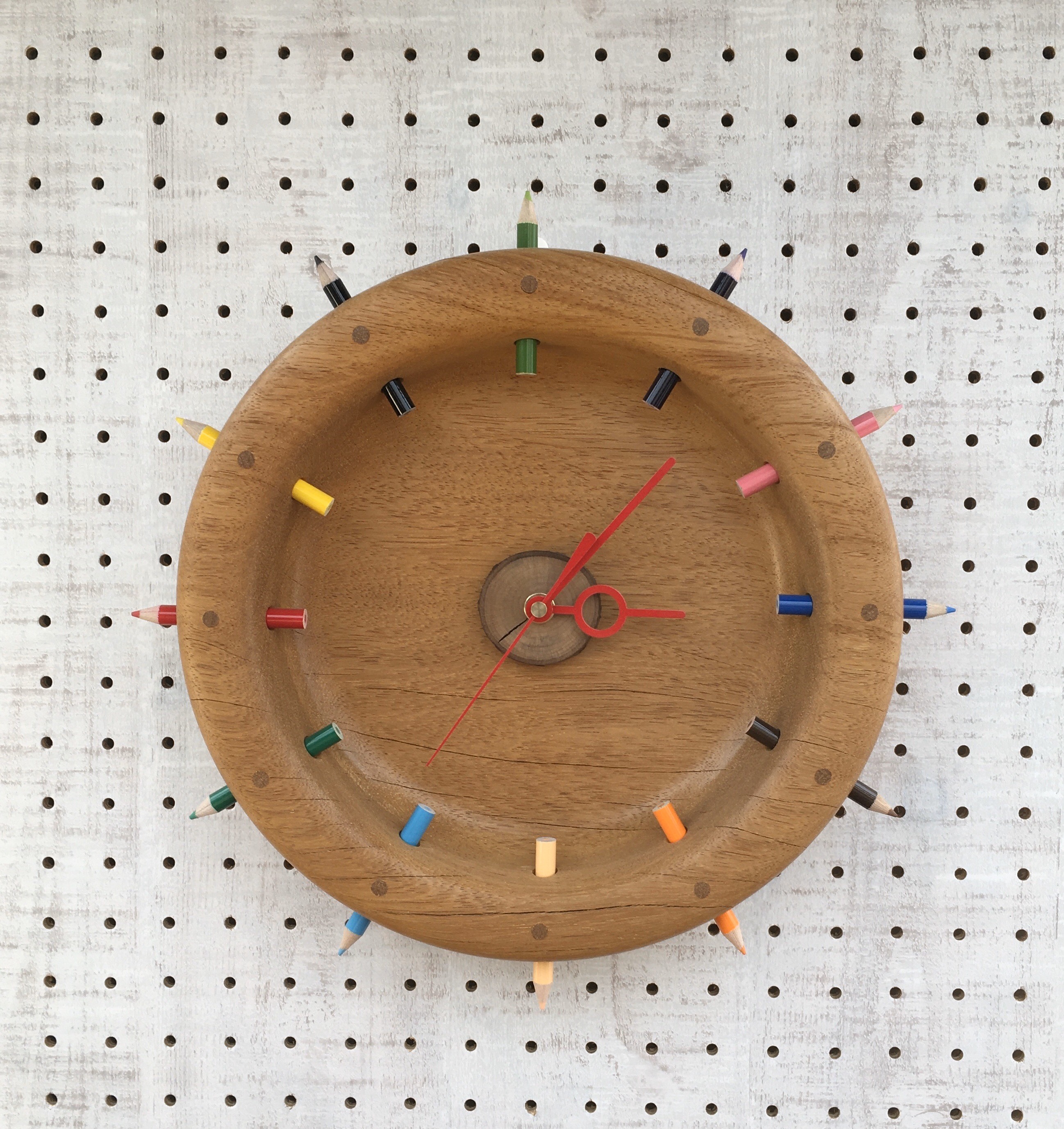 色鉛筆の掛け時計　ビリンガ　時計