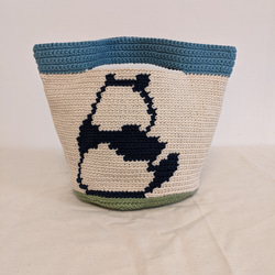 パンダの模様の手編みミニトートバッグ（ コットン 100%）パンダ　ミニトート 1枚目の画像