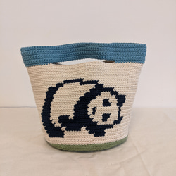 パンダの模様の手編みミニトートバッグ（ コットン 100%）パンダ　ミニトート 2枚目の画像