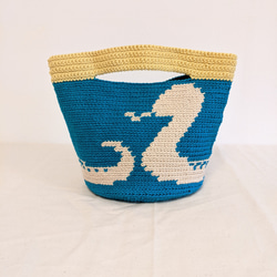 ヘビの模様の手編みミニトートバッグ（ コットン 100% ）ヘビ　ミニトート 1枚目の画像