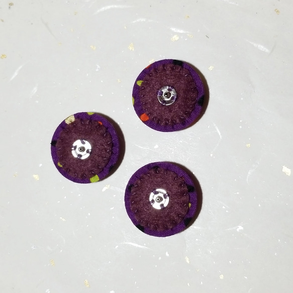くるみボタン半衿用くるみボタン単品　ハロウィン！紫ドット 4枚目の画像
