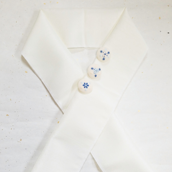 くるみボタン半衿用くるみボタン単品　雪の結晶の小花刺繍 5枚目の画像