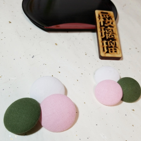 くるみボタン半衿用くるみボタン単品　花見団子カラー 1枚目の画像
