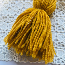 日本製ウール100％糸で作ったハンドメイドタッセル　moutarde 2 4枚目の画像
