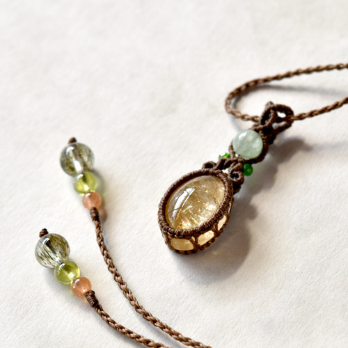 『稀光』ルチルクォーツと虹入りシトリンのマクラメペンダントネックレス 稀光』ルチルクォーツと虹入りシトリンのマクラメペンダントネックレス