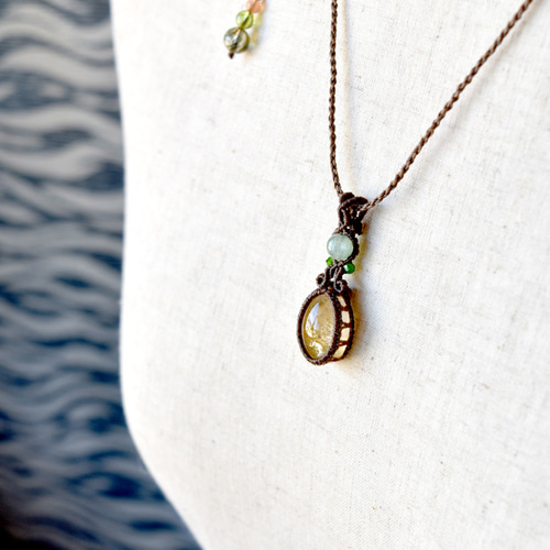 虹入りシトリンのマクラメ編みお守りペンダント ネックレス