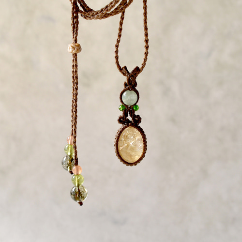 虹入りシトリンのマクラメ編みお守りペンダント ネックレス