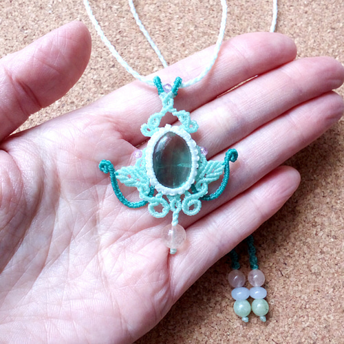 夢色フローライトのマクラメ編みペンダント ネックレス・ペンダント