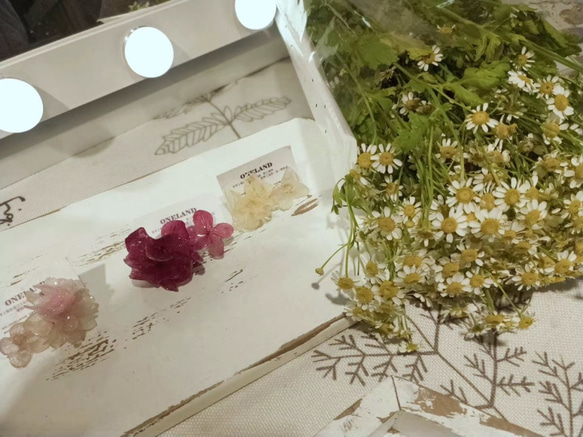 【受注制作】レジンフラワー ✳︎ 紫陽花ブーケピアス イヤリング 3枚目の画像
