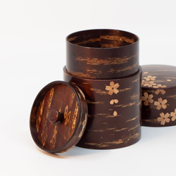 桜皮を使った秋田の伝統工芸品「樺細工」　総皮茶筒（大）桜吹雪 4枚目の画像