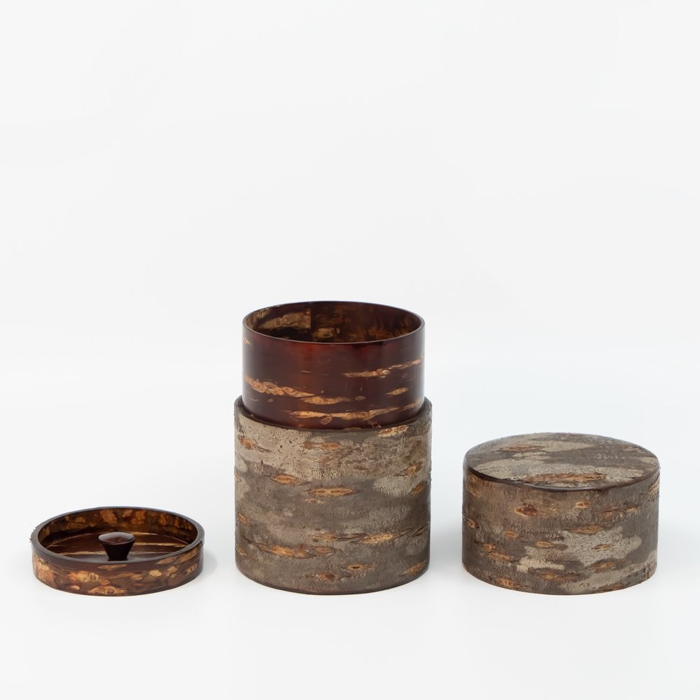 桜皮を使った秋田の伝統工芸品「樺細工」　総皮茶筒（大）霜降皮