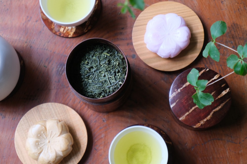 桜皮を使った秋田の伝統工芸品「樺細工」　総皮茶筒（大）霜降皮