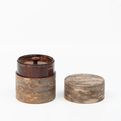桜皮を使った秋田の伝統工芸品「樺細工」 総皮茶筒（小）