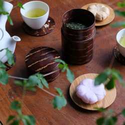 桜皮を使った秋田の伝統工芸品「樺細工」　桜とヒバの茶筒 細長 螺鈿 桜吹雪 6枚目の画像
