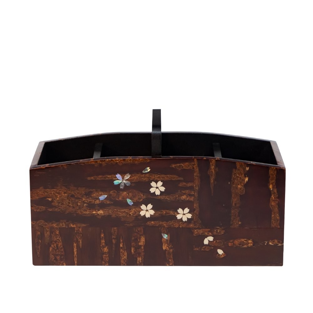 桜皮を使った秋田の伝統工芸品「樺細工」　リモコンラック 螺鈿