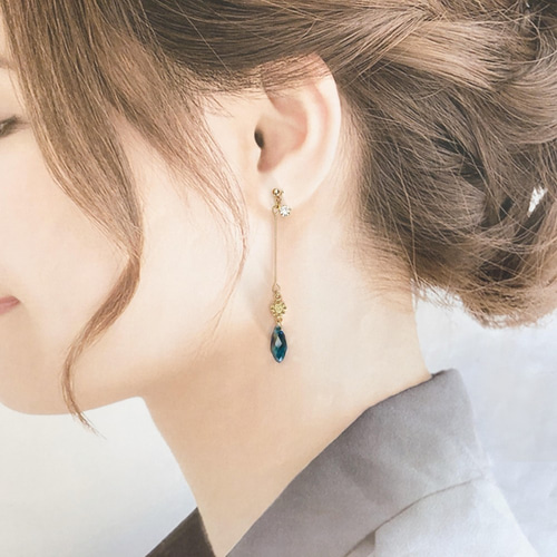 青いクリスタルビーズのロングピアスorイヤリング オーストリア