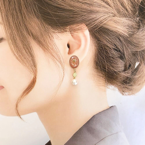 コットンパールとブラウンのオーバルピアス or イヤリング 茶色 べっ甲 