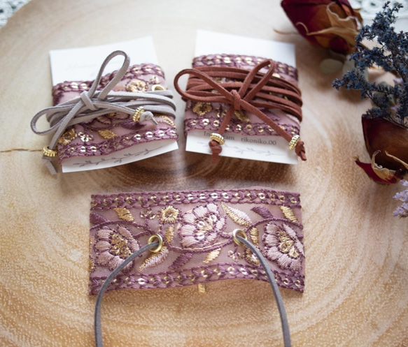 紐の色を選べる♪インド刺繡リボンのポニーフック　紫　パープル　ラップリボン　紐 2枚目の画像