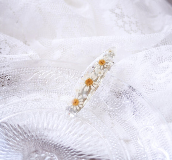 【SALE】白いノースポールとかすみ草のボタニカルヘアクリップ02 2枚目の画像