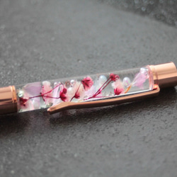 ハーバリウムペン　ピンクと白の花のピンクゴールドペン07 替え芯つき 5枚目の画像
