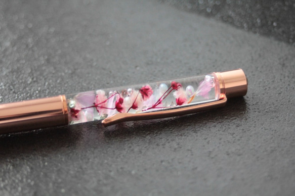 ハーバリウムペン　ピンクと白の花のピンクゴールドペン07 替え芯つき 5枚目の画像
