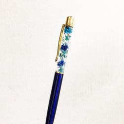 青と水色のかすみ草のハーバリウム ボールペン （ブルー）替え芯付き 3枚目の画像