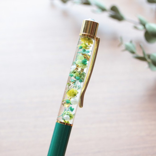 黄緑のかすみ草のハーバリウムボールペン グリーン 替え芯つき その他