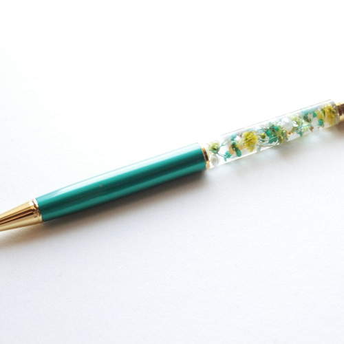 黄緑のかすみ草のハーバリウムボールペン グリーン 替え芯つき その他