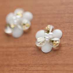 2way  white flower ユーフォルビアと淡水パールのお花ピアス or イヤリング　天然真珠 4枚目の画像