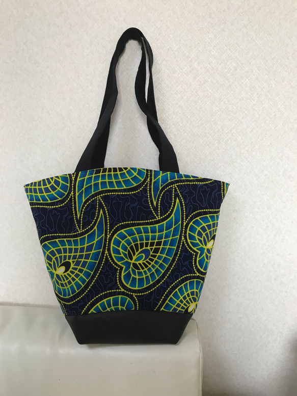 アフリカの布(カンガ、キテンゲ)のバッグ 2枚目の画像