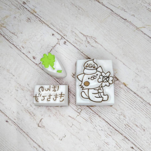 消しゴムはんこ♪四つ葉のクローバーともふねこ♪ほんのきもち