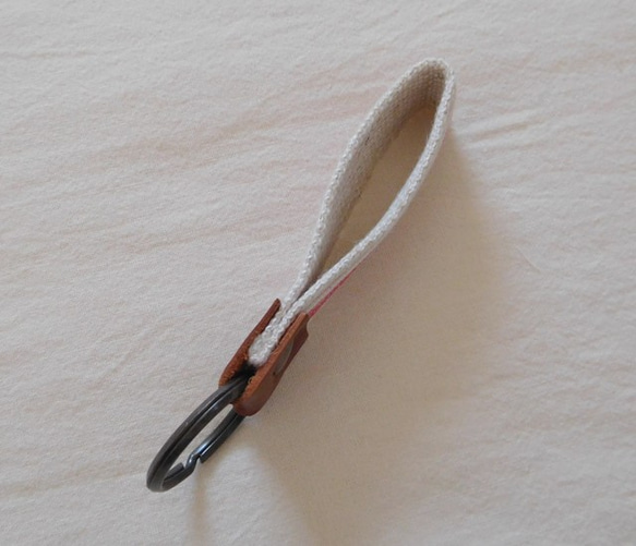 キーホルダー 赤ライン 3枚目の画像