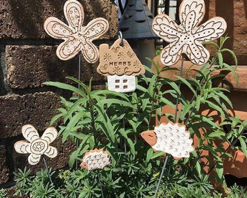 ガーデンピック（小動物 ねずみ）デコパージュ　ペット　花柄　北欧雑貨　園芸雑貨 ハリネズミ親子とお花畑 ガーデンピック ガーデニング 寄せ植え はり