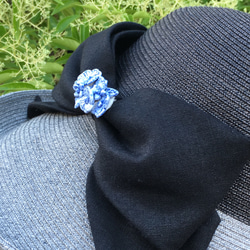 可愛い小花の磁器ブローチ　薄ブルーグレー×白　　　 無料ラッピング 6枚目の画像