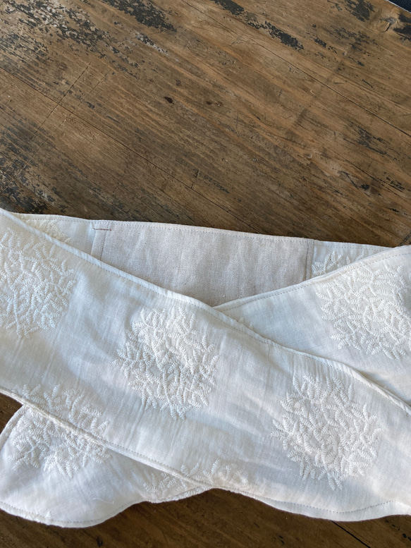 大人可愛いダブルガーゼ刺繍レースラージブーケ　アイボリー　クールスカーフ　ネッククーラー　保冷剤付き　熱中症対策暑さ 2枚目の画像
