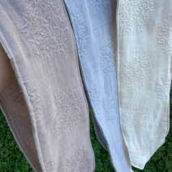 大人可愛いダブルガーゼ刺繍レースラージブーケ　アイボリー　クールスカーフ　ネッククーラー　保冷剤付き　熱中症対策暑さ 7枚目の画像