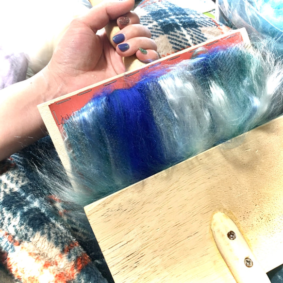 【スピンドルで手紡ぎした糸です！】  メリノ&手染めの化繊　ブルー系51g 5枚目の画像