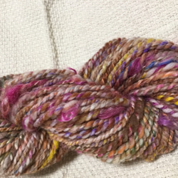 【スピンドルで手紡ぎした糸です✨】  メリノ&シルク その他 63g 3枚目の画像