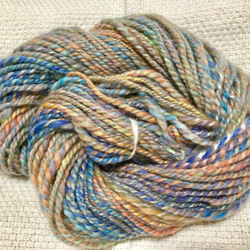 【スピンドルで手紡ぎした糸です✨】  メリノ&シルク キラキラファイバー 55g 1枚目の画像