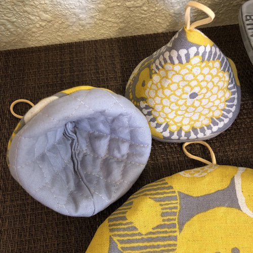 ストウブ 大きな丸型鍋敷とつかみやすい三角鍋つかみセット 北欧風