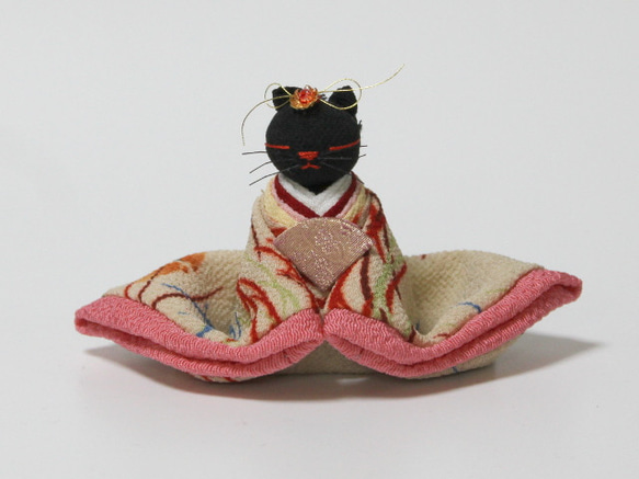正絹古布の黒猫親王飾り（雛人形） 5枚目の画像