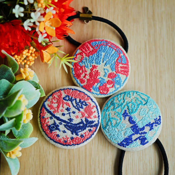 ニューヨーク NYC 刺繍くるみボタンヘアゴム nations. 2枚目の画像