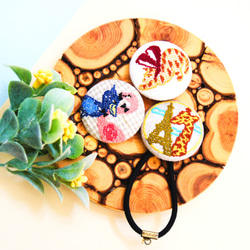 オシャレハシビロコウとフラミンゴ animals刺繍くるみボタンブローチ/ヘアゴム 4枚目の画像