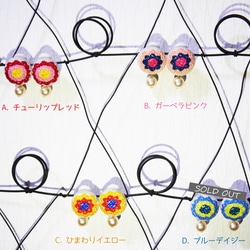 北欧お花 刺繍くるみボタンイヤリング 18/Circles 2枚目の画像