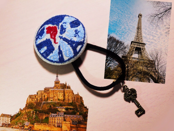 【★再販】フランス 刺繍くるみボタンヘアゴム/ブローチ nations. 2枚目の画像
