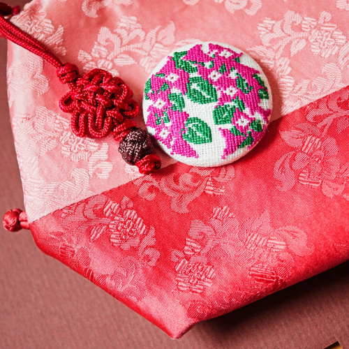 ブーゲンビリア 刺繍くるみボタンブローチ/ヘアゴム plantsplanet 南国