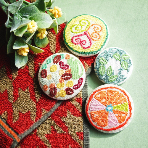 BEANSお豆 刺繍くるみボタンブローチ/ヘアゴム Fruits & Vegetables